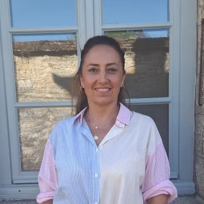 Julie Martin, masseur-kinésithérapeute D.E. et co-fondatrice du Pavillon Gaïa
